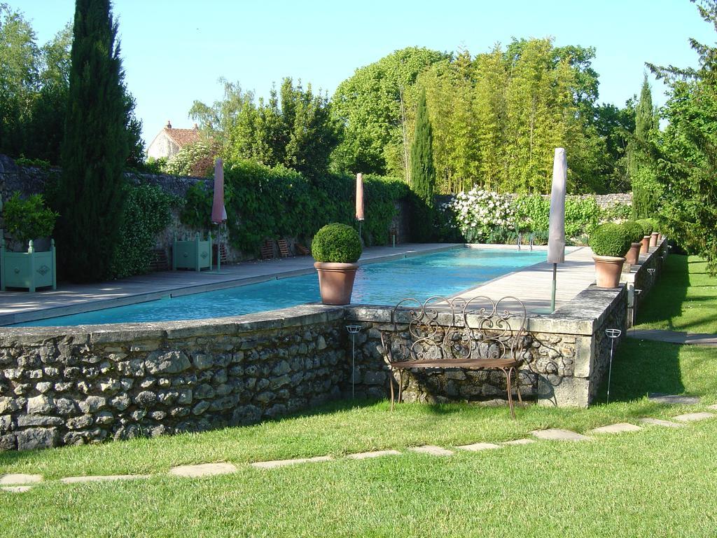 Hotel Les Orangeries Lussac-les-Châteaux Cameră foto