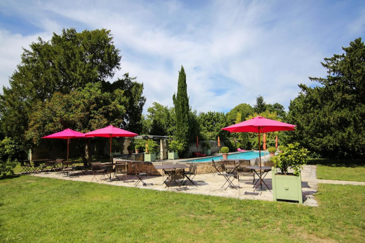 Hotel Les Orangeries Lussac-les-Châteaux Exterior foto