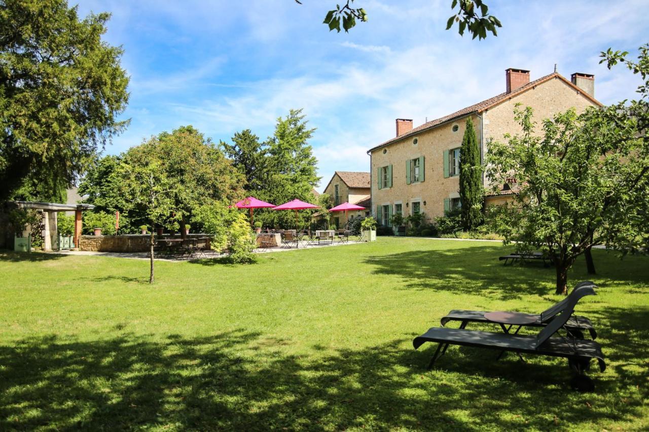 Hotel Les Orangeries Lussac-les-Châteaux Exterior foto